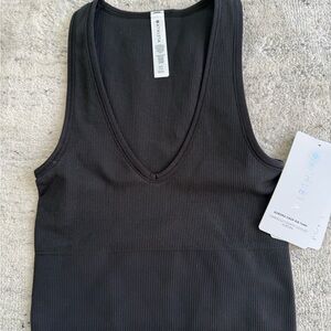 NWT Athleta  Aurora Seamless Crop Black Ribbed V Neck Tank Top Size XXS